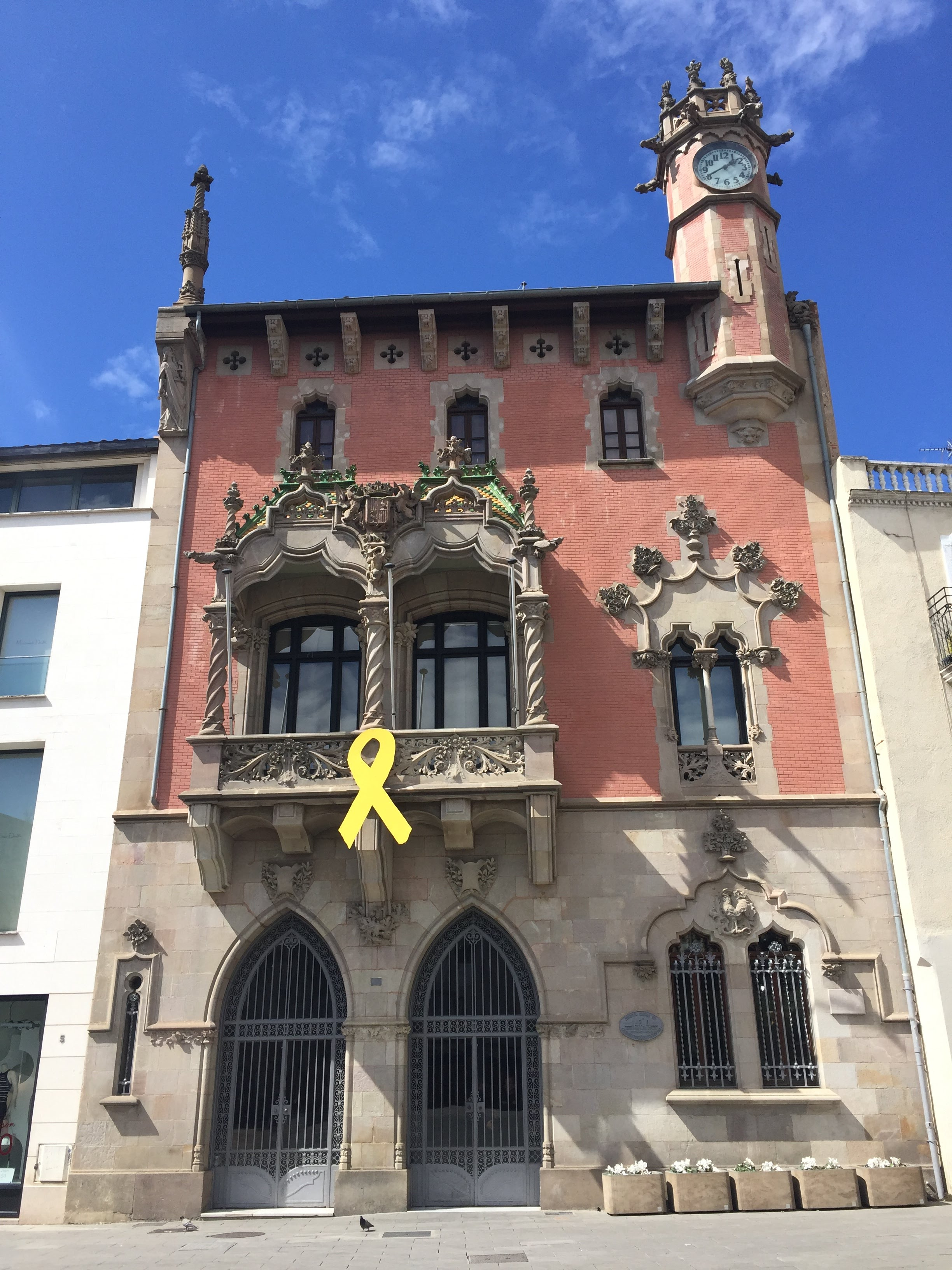 ERC-AM, Junts per Granollers i Granollers per la Independència – Primàries Catalunya presenten una moció per a que es torni a incorporar el llaç groc a l’Ajuntament de Granollers