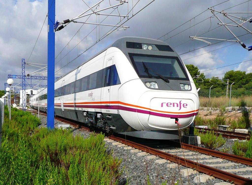 Renfe recupera des d'aquest dilluns el servei de trens entre les estacions de Sant Andreu Arenal i Arc de Triomf