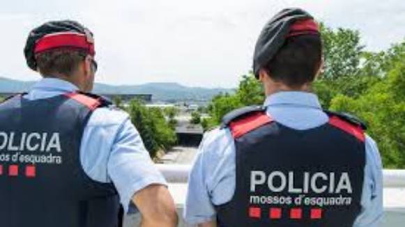 Els Mossos d'Esquadra detenen tres homes quan fugien després d’haver robat a una casa de Sant Fost de Campsentelles