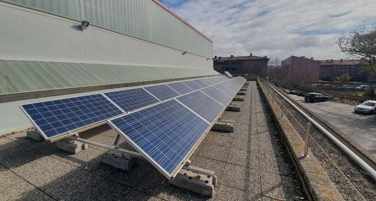 Canovelles instal·larà plaques fotovoltaiques a l’edifici de la Policia Local