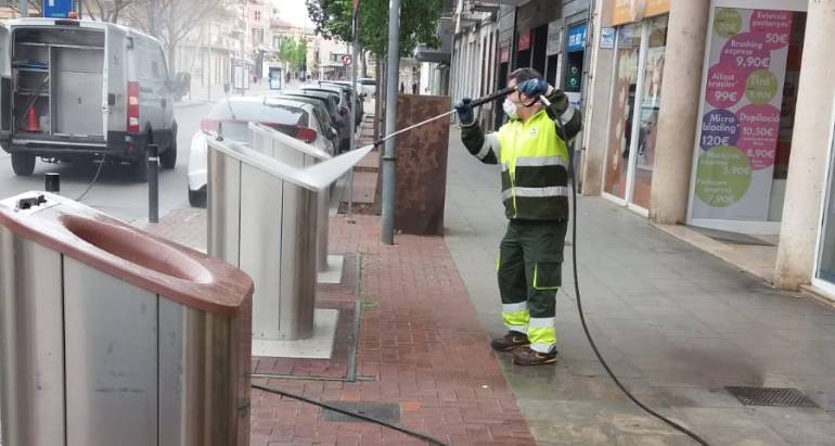L’Ajuntament fa treballs de desinfecció als carrers de Mollet del Vallès