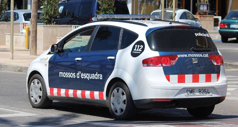 Detingudes dues persones per consumir alcohol al carrer que havien robat d’un supermercat de Barberà del Vallès