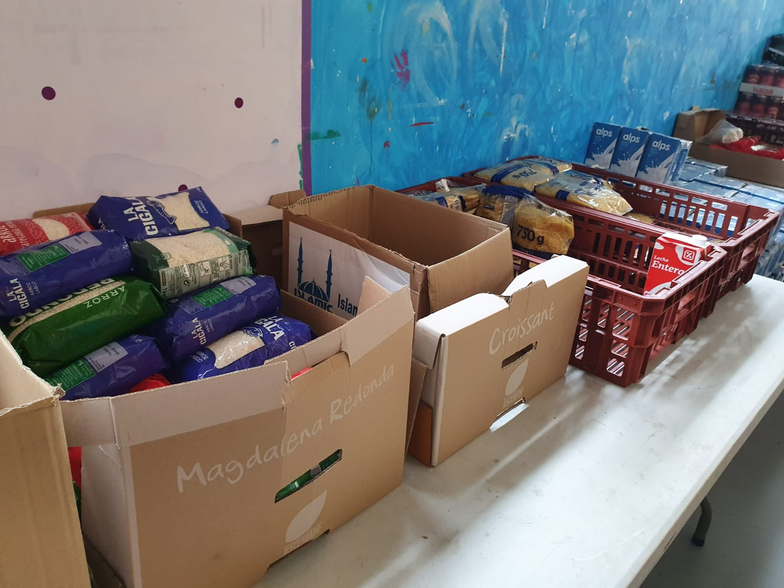 Repartiment d’aliments de primera necessitat a La Quitxalla i a la Mezquita Al-Mohajirin de Canovelles