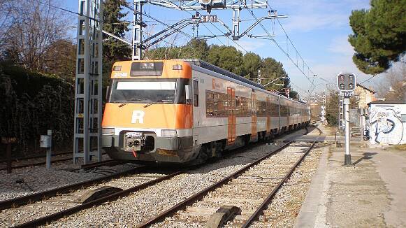 Mollet del Vallès reclama a la Generalitat recuperar els sis serveis suprimits de la línia R3