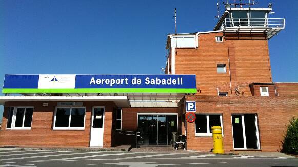 Els aeroports de Sabadell, Girona, Reus i Barcelona instal·len 71 nous desfibril·ladors monitoritzats