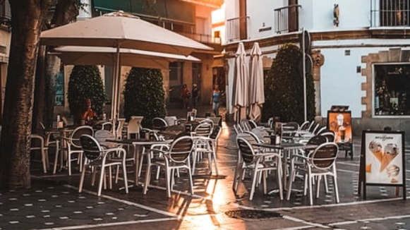 Terrassa no cobrarà la taxa de terrasses als bars i restaurants durant el 2021
