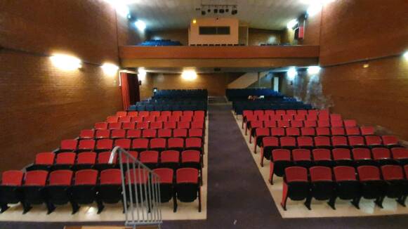 Comença la renovació de les 224 butaques del teatre d'Ullastrell