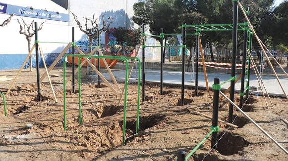 A punt de finalitzar les obres del nou parc de cal·listènia a la Llagosta