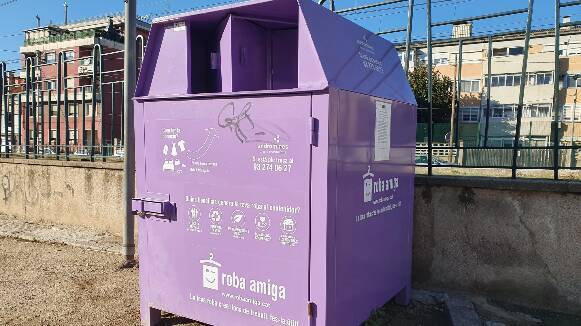 Més de 100.000 quilos de residu tèxtil van recollir al 2020 els contenidors liles a Montcada i Reixac