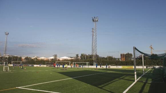 Més de 120 panells fotovoltaics s'instal·laran al Camp de Futbol Municipal Josep Seguer a Parets del Vallès