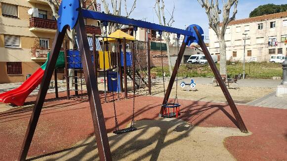 Canovelles reobre les zones de jocs infantils i els espais públics
