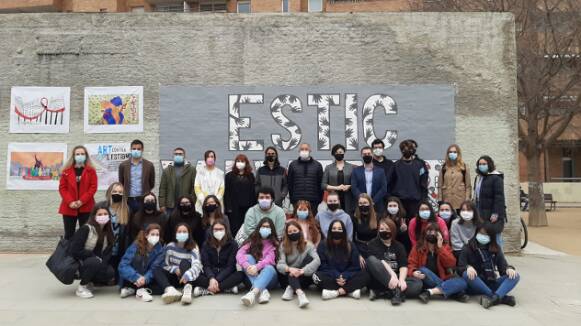El projecte 'Pintem de Drets Sabadell' finalitza amb un mural contra l'estigma per raons d'estat serològic