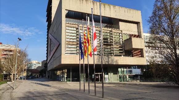 Banderes onejades a mig pal a Mollet per commemorar el Dia Europeu de les Víctimes de Terrorisme
