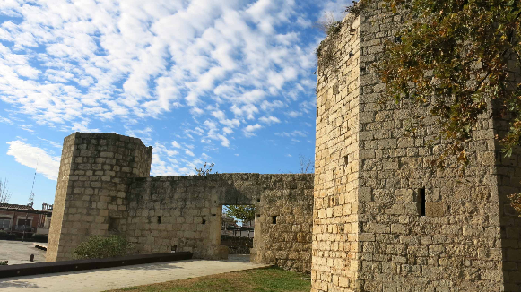 La muralla del Monestir de Sant Cugat del Vallès es restaurarà per protegir-la i adaptar-la a visites