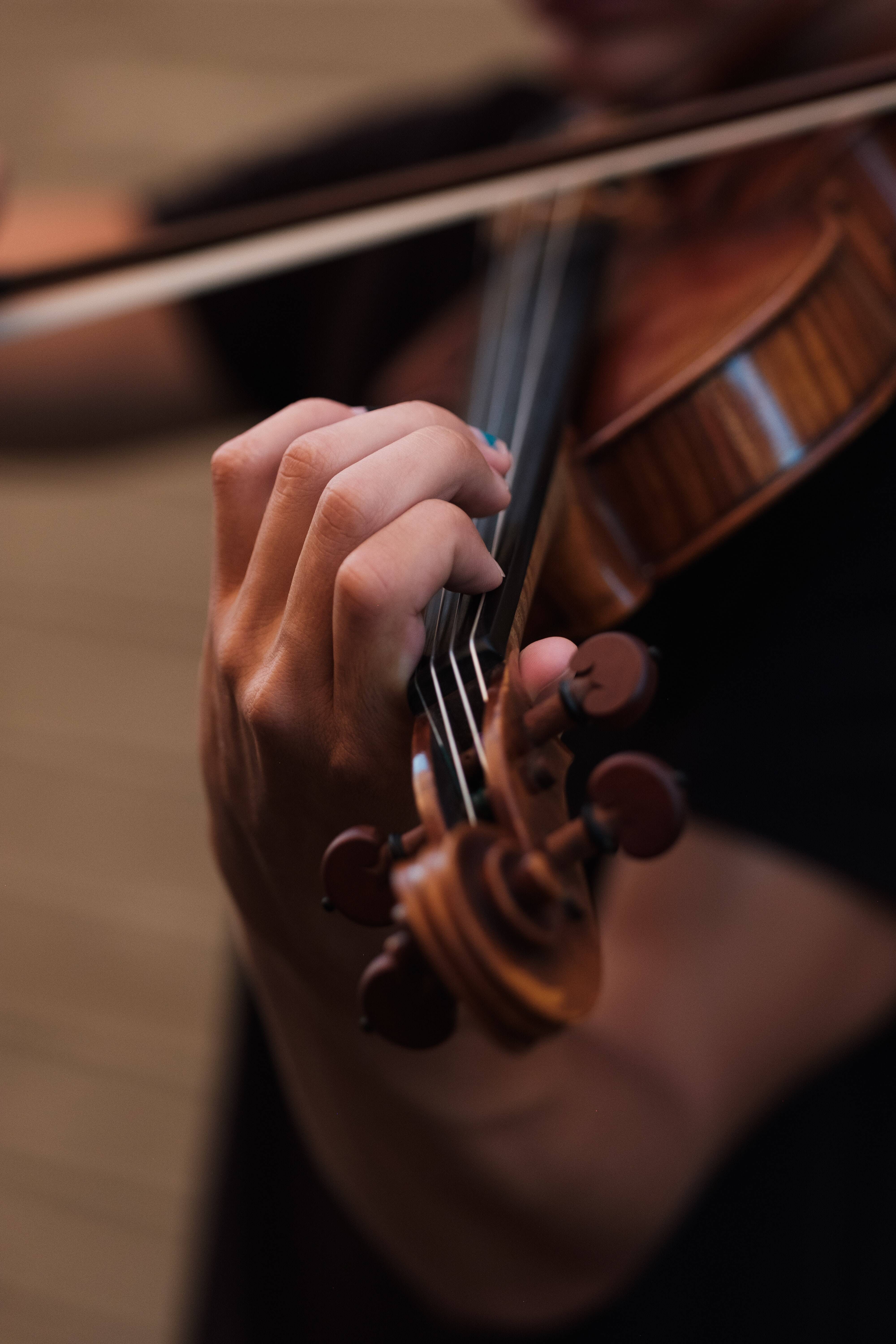 La Guàrdia Urbana de Barcelona recupera un violí de gran valor del director de l'Orquestra de Granollers