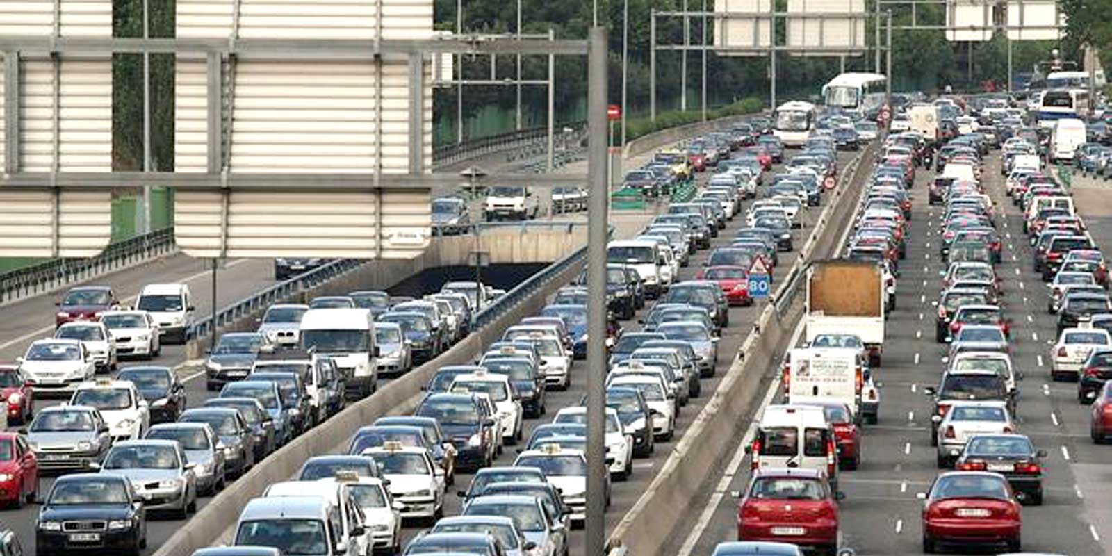 Uns 493.000 vehicles sortiran de l'àrea de Barcelona en l'operació sortida del pont del Pilar