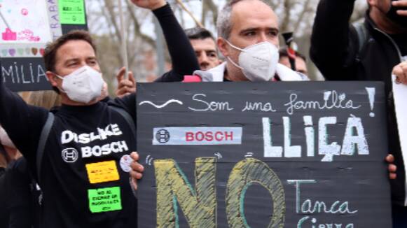 Els treballadors i les treballadores de la planta de Bosch a Lliçà d'Amunt inicien una vaga en contra del seu tancament