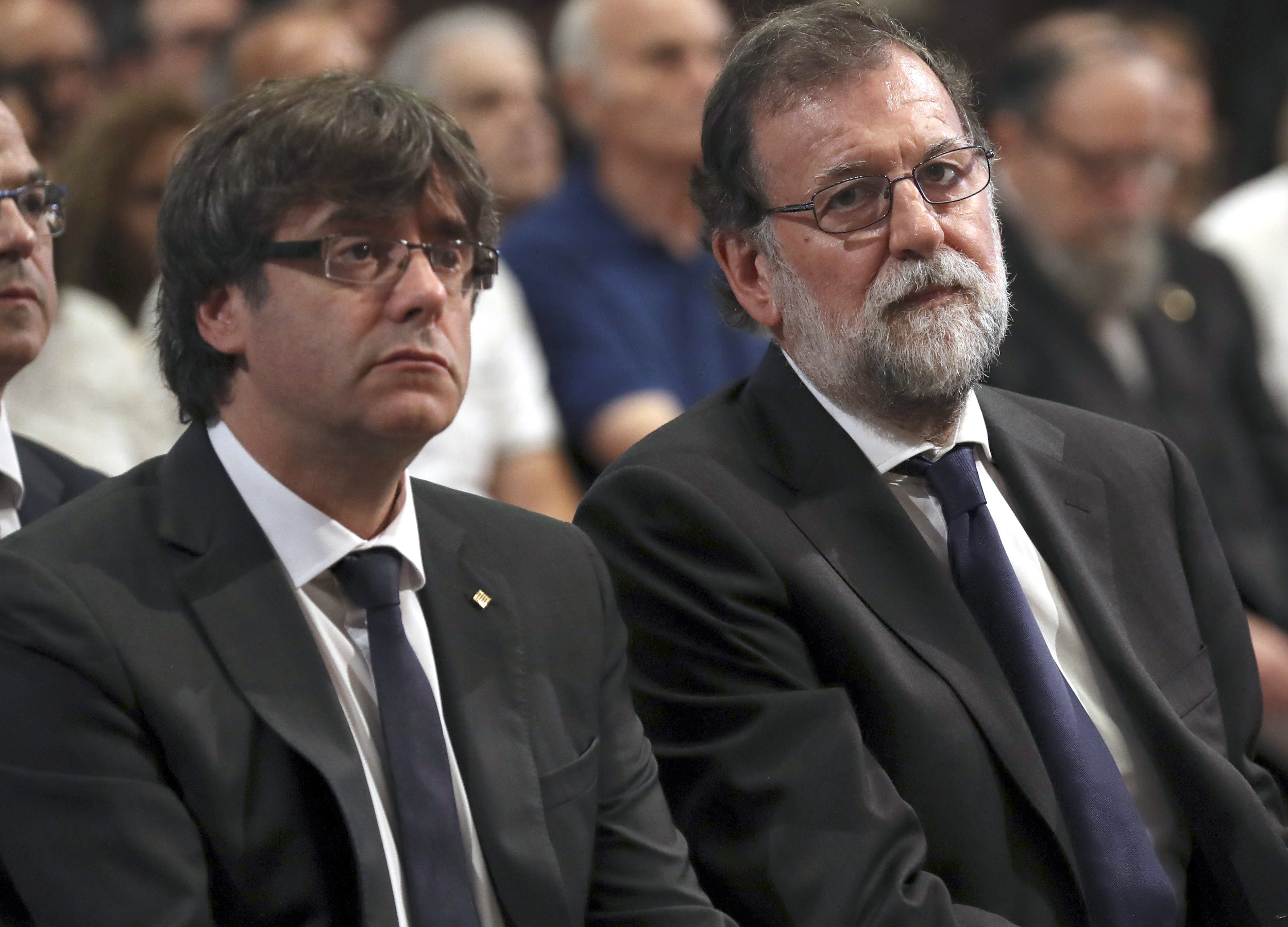 Puigdemont ofereix a Rajoy una reunió per obrir una negociació de dos mesos i li demana que reverteixi la 