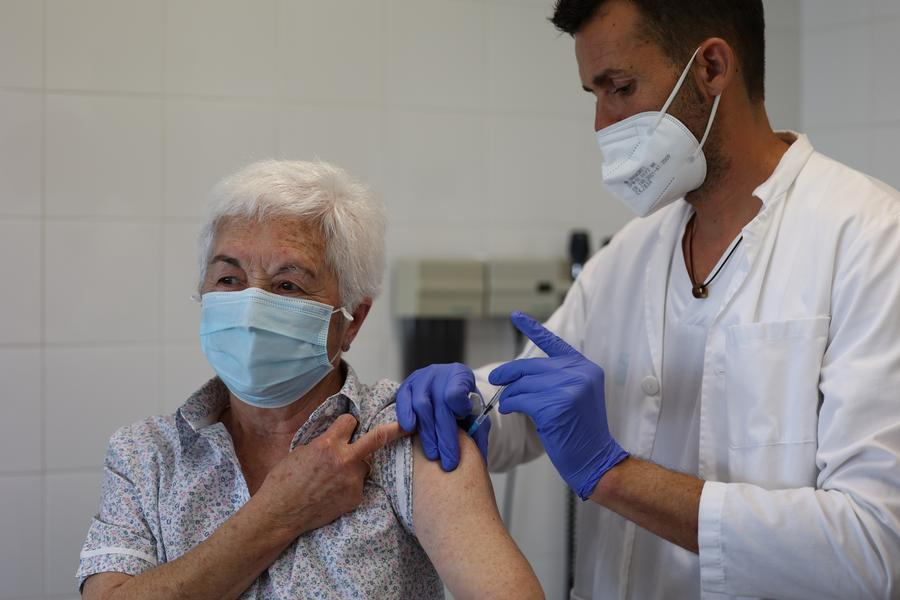 Comença la campanya de vacunació per les persones d'entre 66 i 69 anys a Montcada i Reixac