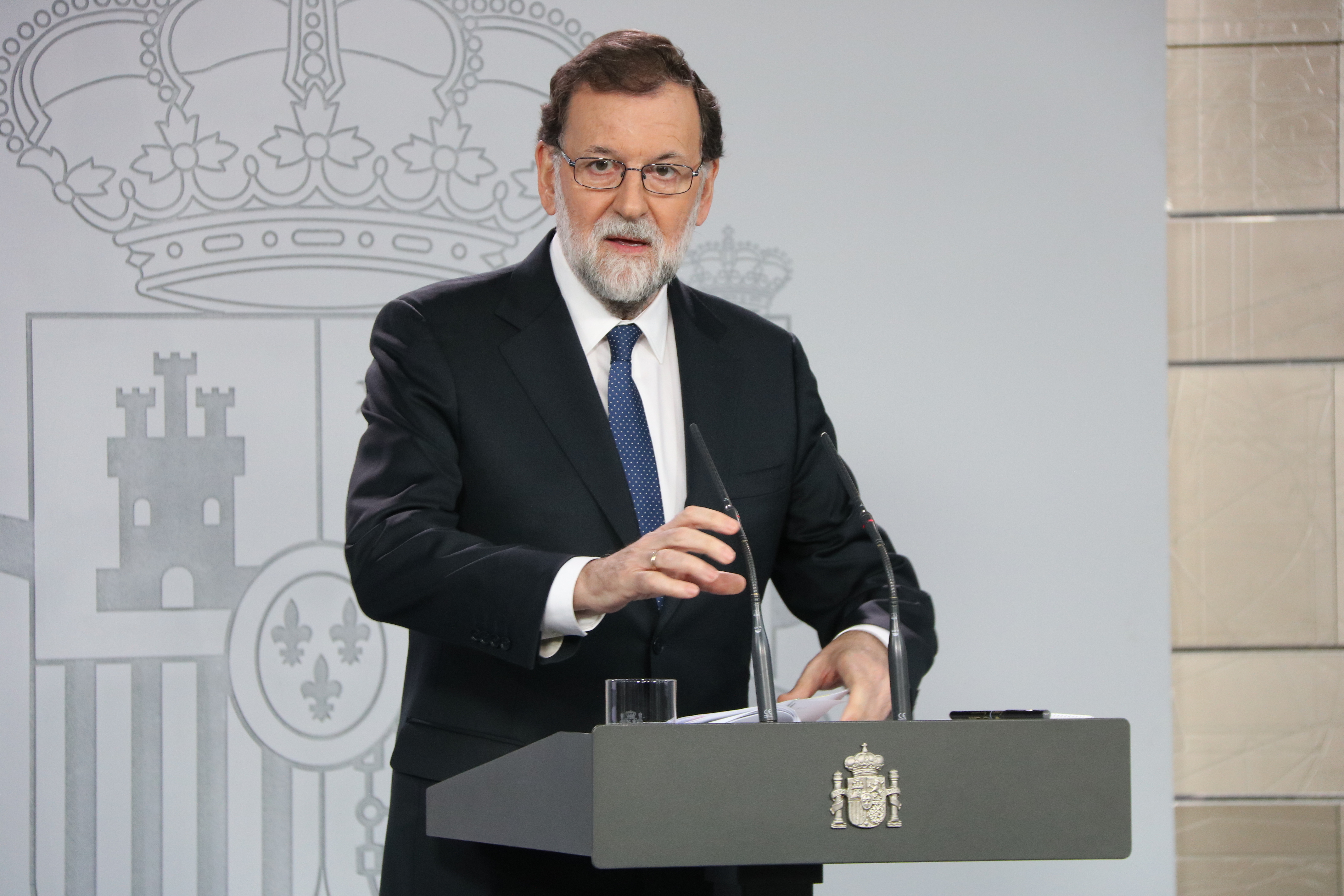 Rajoy vol eleccions "en un màxim de 6 mesos" i el cessament de Puigdemont, Junqueras i tots els consellers
