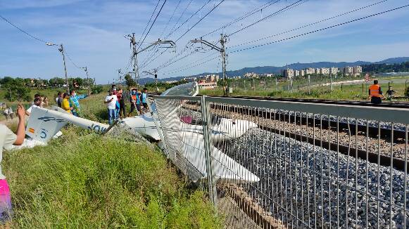 Es restableix la circulació de trens de la R4 i la R12 després de l'accident d'una avioneta a Sabadell
