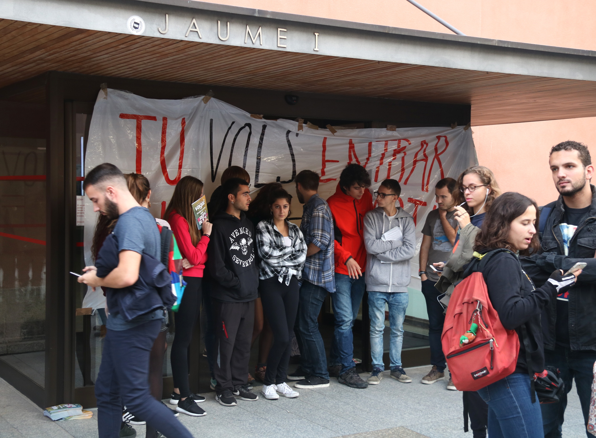 Els estudiants aturen les classes contra l'aplicació de l'article 155