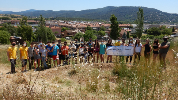 Els i les alumnes de l'Institut El Sui Cardedeu participen en un projecte de recuperació d'amfibis al parc de la Serreta