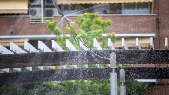 L'Ajuntament de Terrassa prepara nou punts amb nebulitzadors d'aigua per frenar la calor durant l'estiu