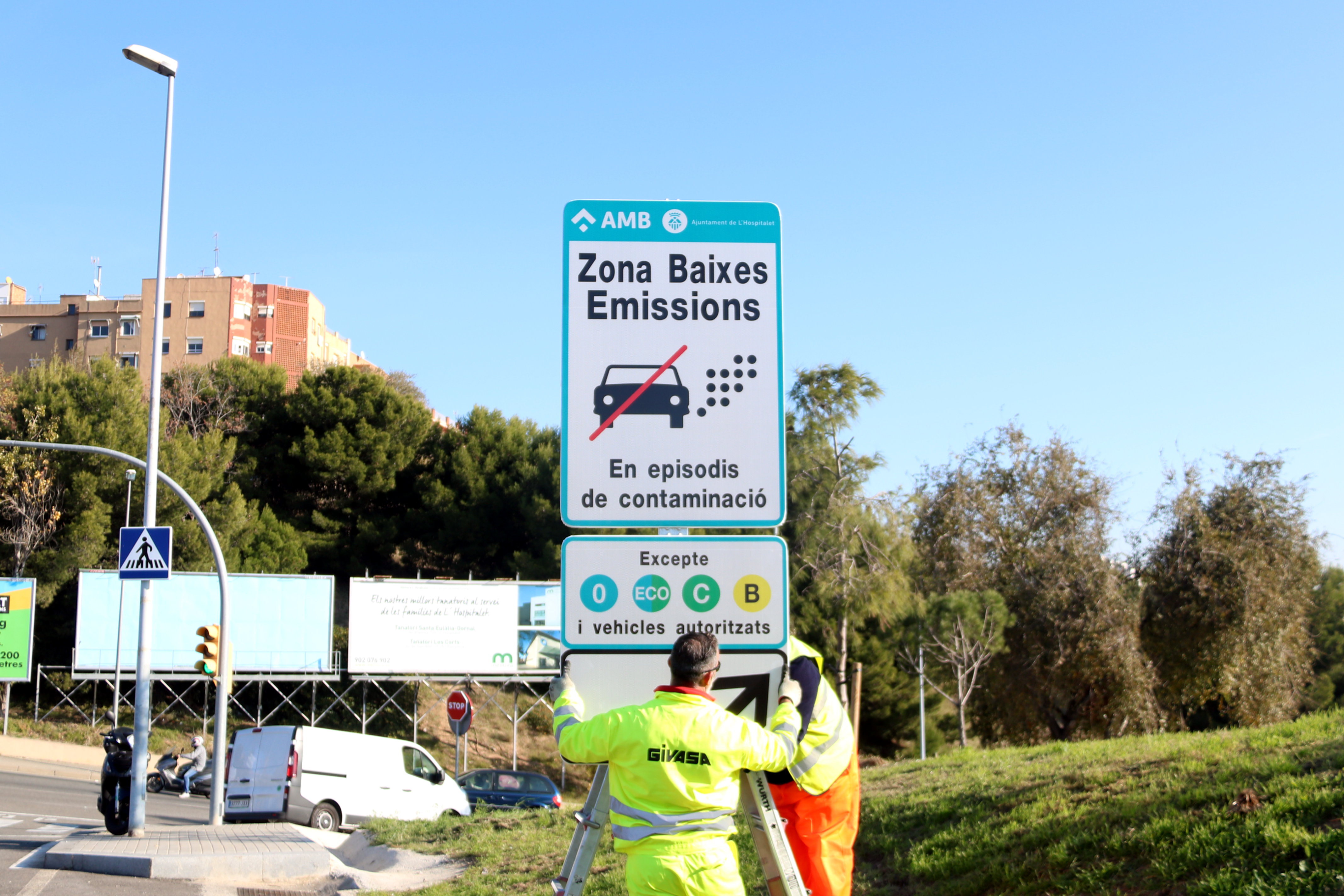 S'activa la restricció als cotxes sense etiqueta a Barcelona i municipis circumdants en cas d'episodi de contaminació