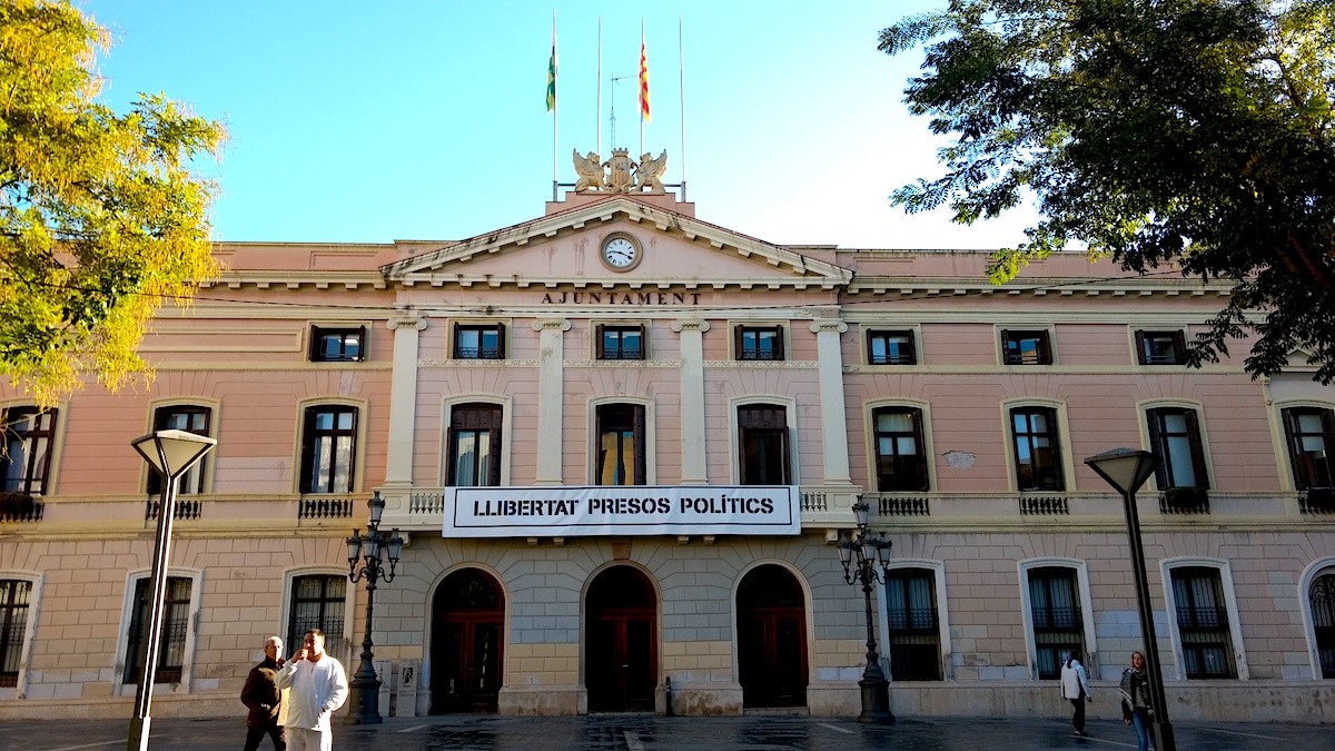 La Junta Electoral exigeix a Sabadell que retiri la pancarta per demanar la llibertat dels presos polítics de l'Ajuntament