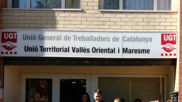 Els sindicats UGT i CCOO han convocat per aquest dijous unes aturades al centre de tractament de Correus a Sant Cugat del Vallès