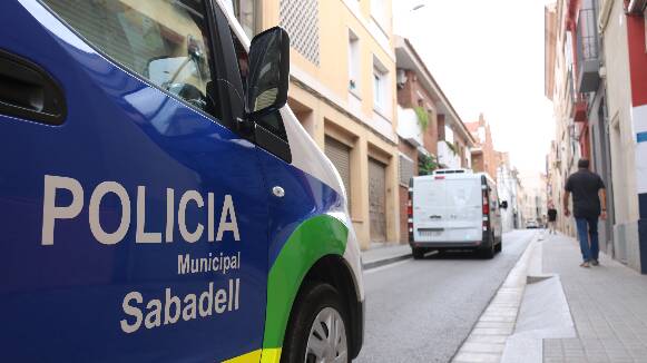 Dos policies municipals de Sabadell ferits en ser atacats quan identificaven dues persones al barri de Ca n'Oriac