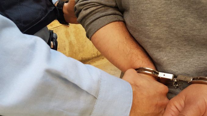 Empresonats dos homes per atracar un associació cannàbica a Montcada i Reixac fent-se passar per policies