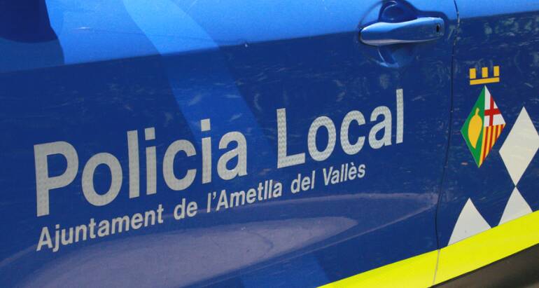 La Policia Local ha detingut dos fugitius a Santa Coloma de Gramenet en una persecució que va començar a l'Ametlla del Vallès