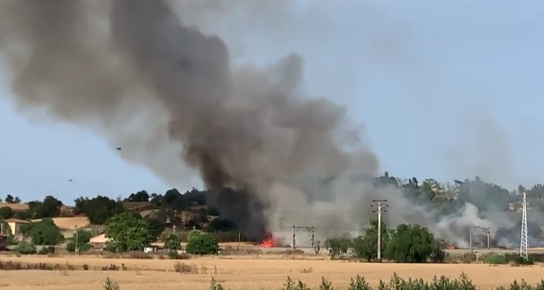 Un foc a Granollers crema dues hectàrees de camps de blat i matolls secs
