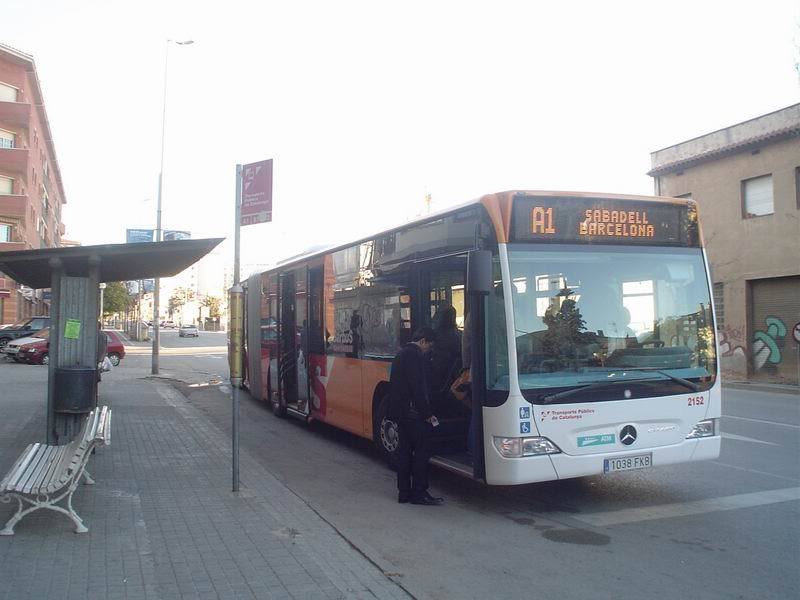 L'Ajuntament i la companyia responsable del servei de bus de Sabadell estudien crear parades intermèdies en horari de nit