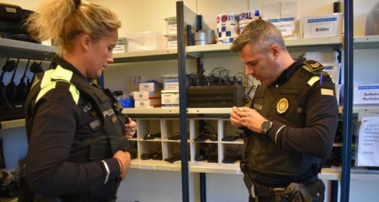 La policia municipal de Mollet incorpora gravadores de so i càmeres de vídeo al seu uniforme