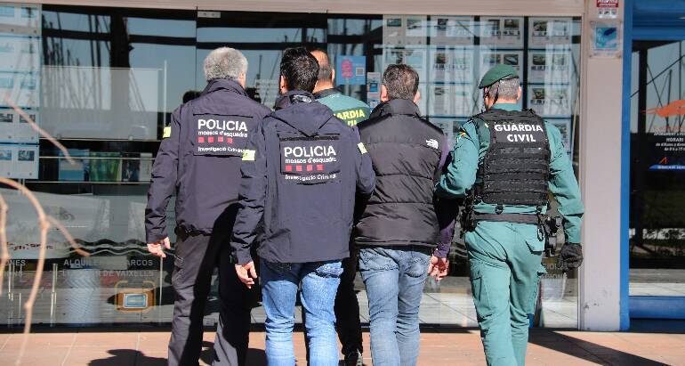 Operatiu policial contra un grup criminal relacionat amb el tràfic d'haixix al Vallès Oriental i Occidental