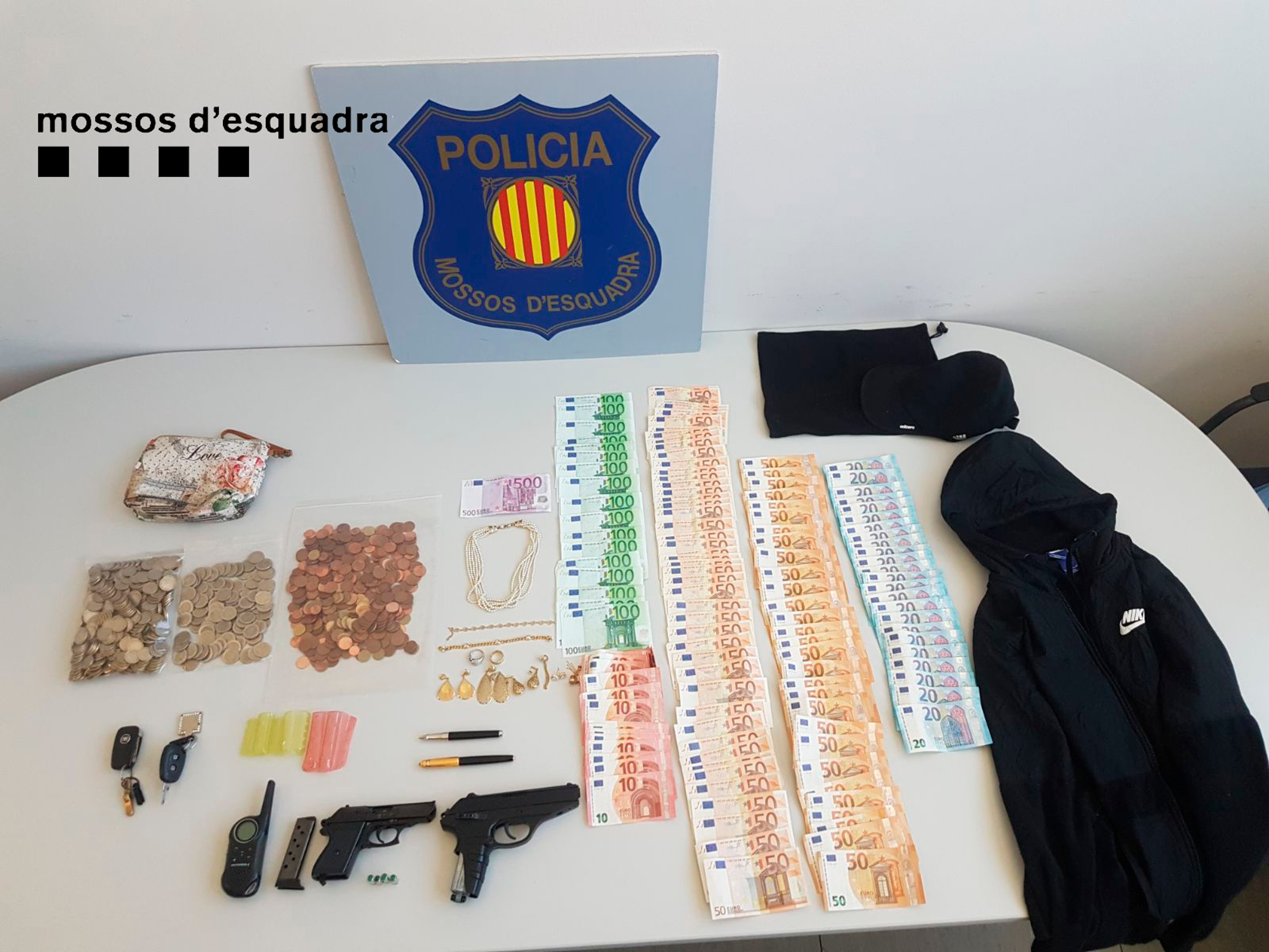 Detingut un membre d'una banda especialitzada en robar en empreses d'automoció de Catalunya i el País Valencià